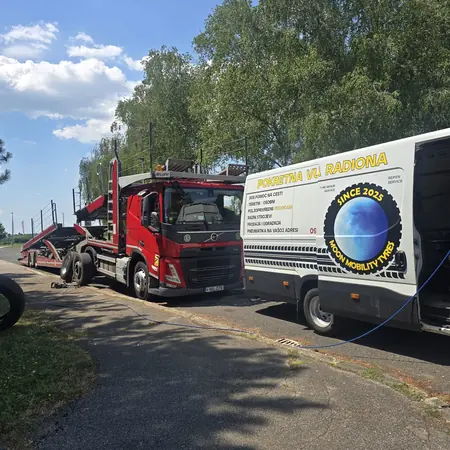 Servis guma na autotransporteru uz pokretnu vulkanizersku radionu